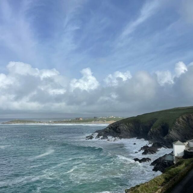 Watch over Fistral bay with a decadent cocktail or a warming coffee. Whatever your plans this half term, let this view be the perfect back drop!⁠
⁠
Link in our bio to book a table in our restaurant, or visit our bar area with no need to book! ⁠
⁠
⁠
#lewinnicklodge #wavewatching #stormwatching #nature #instagood #beautiful